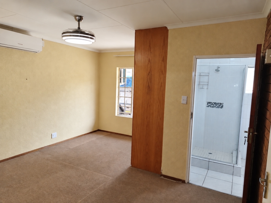 3 Bedroom Property for Sale in Safari Gardens North West
